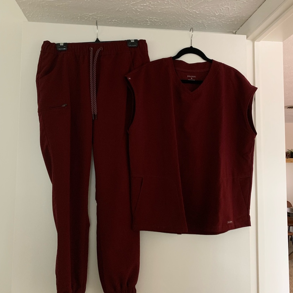 Jaanuu women’s scrub set. Size medium. Burgundy